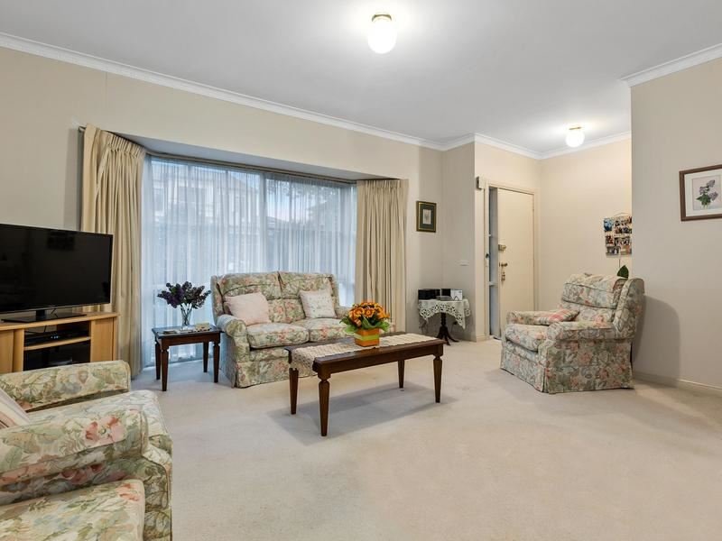 Photo - 2/14 Ingram Avenue, Glen Waverley VIC 3150 - Image 2