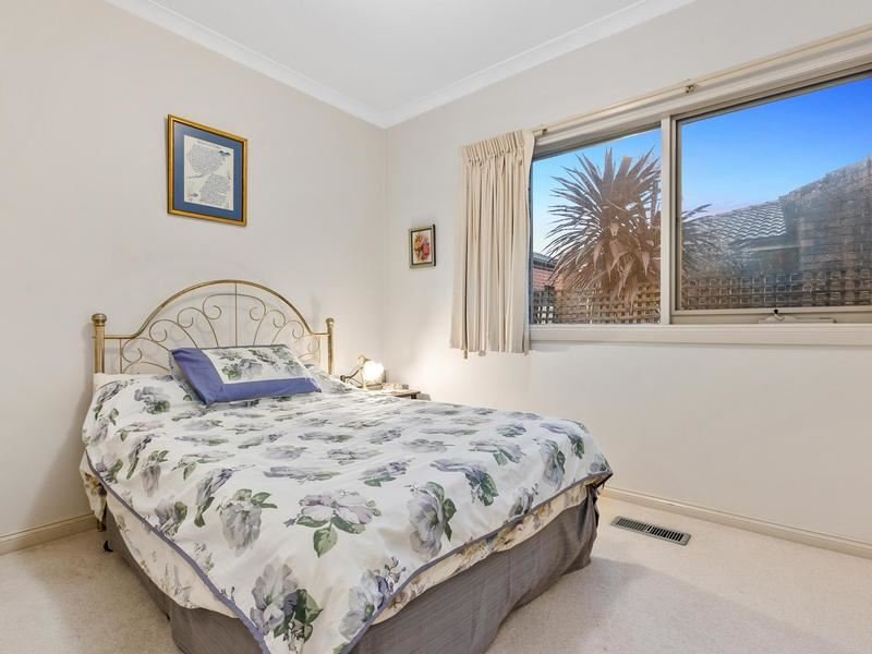 Photo - 2/14 Ingram Avenue, Glen Waverley VIC 3150 - Image 5