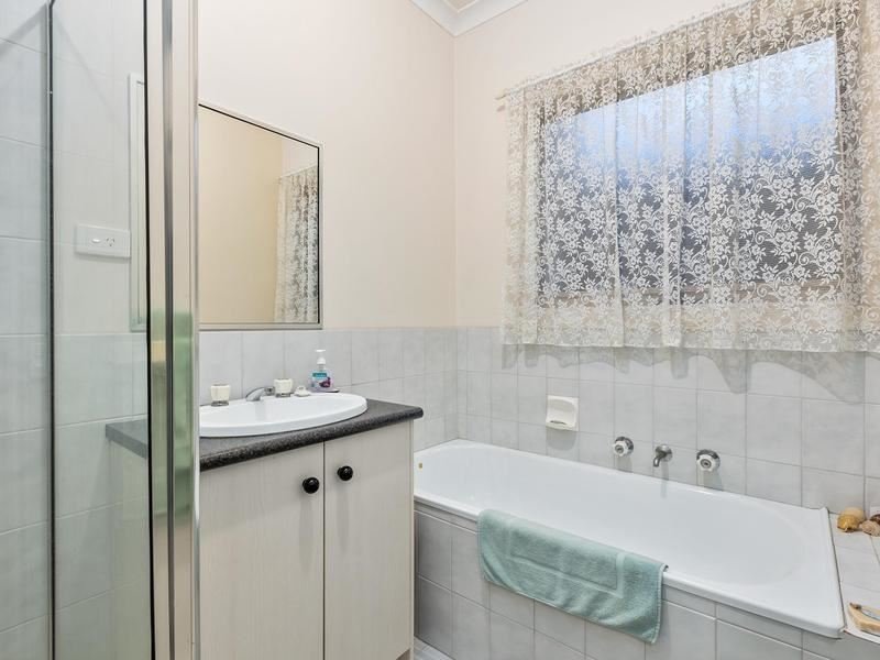 Photo - 2/14 Ingram Avenue, Glen Waverley VIC 3150 - Image 6