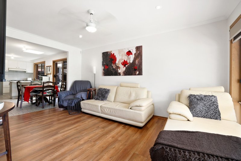 Photo - 2/14 Kestrel Place, Werribee VIC 3030 - Image 3