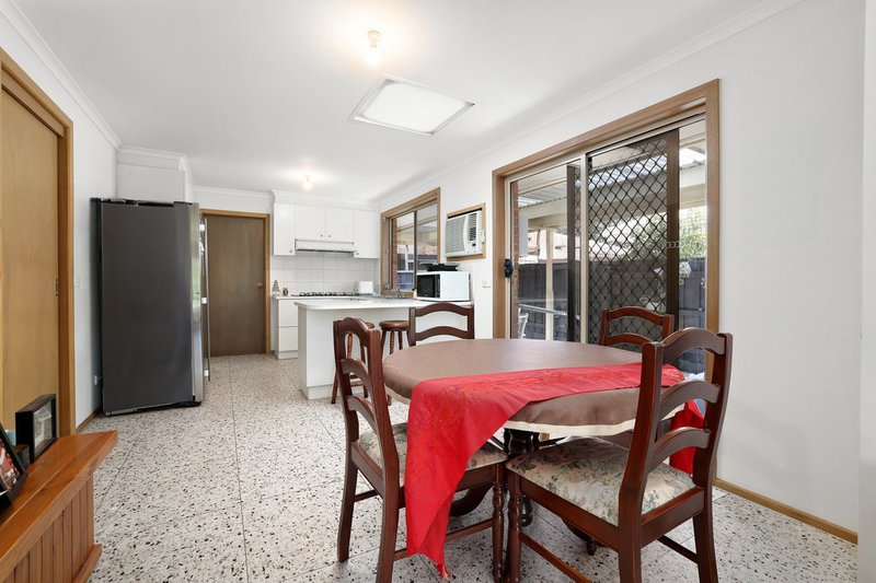 Photo - 2/14 Kestrel Place, Werribee VIC 3030 - Image 5