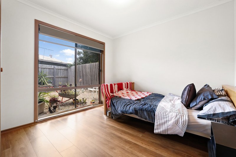 Photo - 2/14 Kestrel Place, Werribee VIC 3030 - Image 9