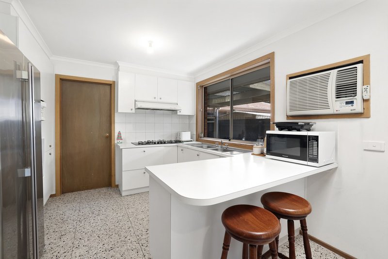 Photo - 2/14 Kestrel Place, Werribee VIC 3030 - Image 10