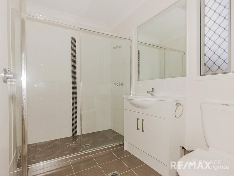 Photo - 2/14 Knightsbridge Drive, Chuwar QLD 4306 - Image 5