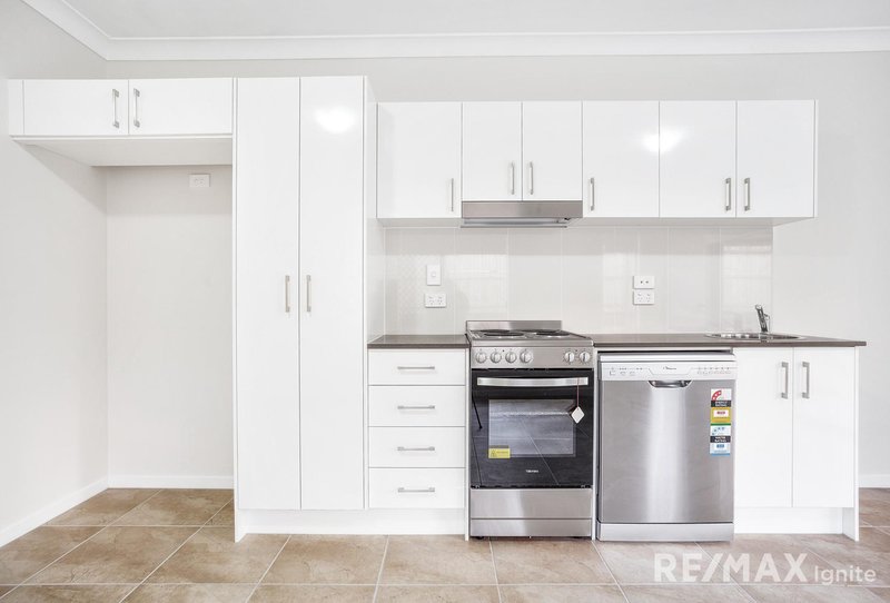 Photo - 2/14 Knightsbridge Drive, Chuwar QLD 4306 - Image 7