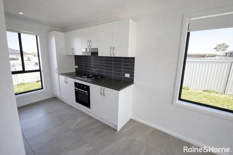 Photo - 2/14 Palomino Place, Tamworth NSW 2340 - Image 4