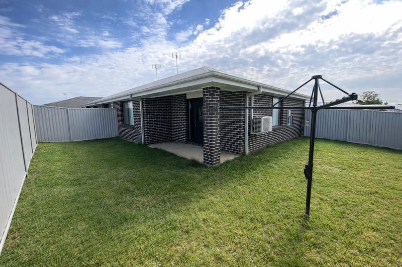 Photo - 2/14 Palomino Place, Tamworth NSW 2340 - Image 7