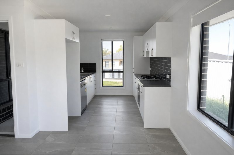 Photo - 2/14 Palomino Place, Tamworth NSW 2340 - Image 3