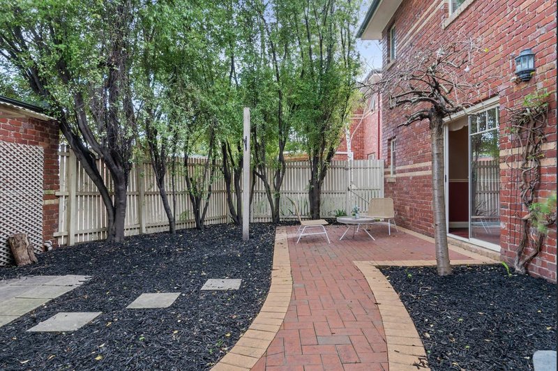 Photo - 2/14 Yvette Drive, Rowville VIC 3178 - Image 13