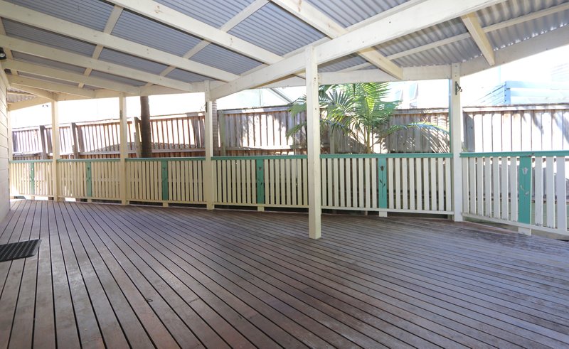 Photo - 2/140 Eugaree Street, Southport QLD 4215 - Image 3