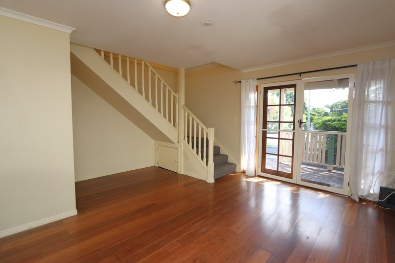 Photo - 2/140 Eugaree Street, Southport QLD 4215 - Image 4