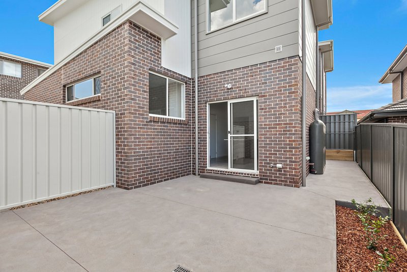 Photo - 2/140 Pioneer Drive, Flinders NSW 2529 - Image 4