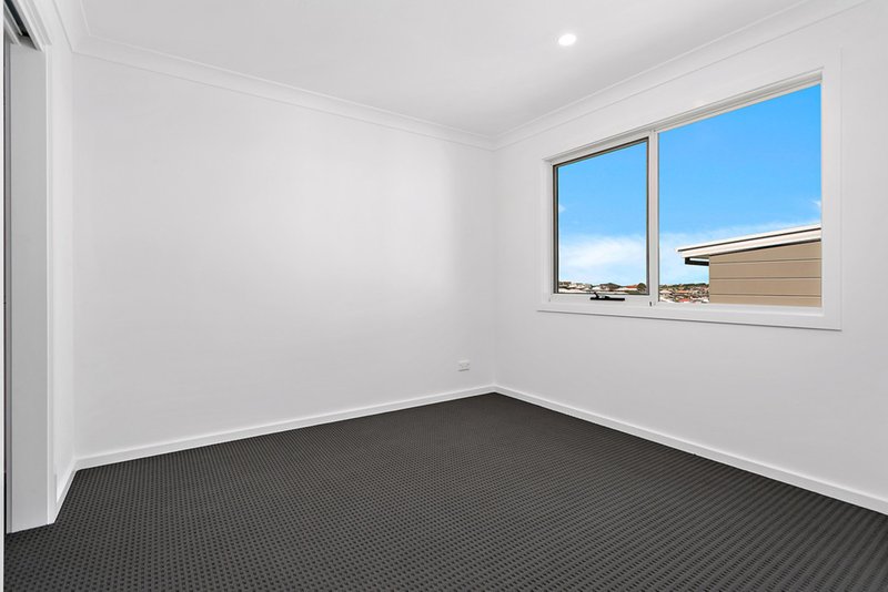 Photo - 2/140 Pioneer Drive, Flinders NSW 2529 - Image 5