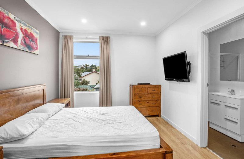 Photo - 2/141 Hindmarsh Road, Victor Harbor SA 5211 - Image 7