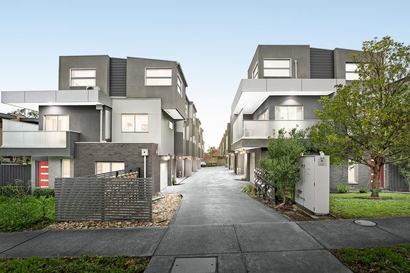 Photo - 2/142-144 Thames Street, Box Hill North VIC 3129 - Image 1