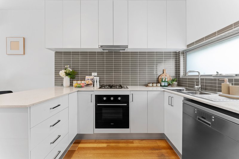 Photo - 2/142-144 Thames Street, Box Hill North VIC 3129 - Image 3