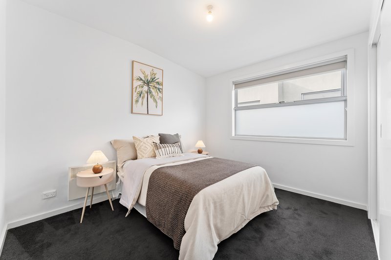 Photo - 2/142-144 Thames Street, Box Hill North VIC 3129 - Image 5
