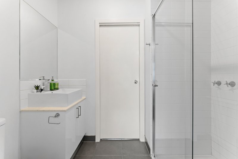 Photo - 2/142-144 Thames Street, Box Hill North VIC 3129 - Image 6