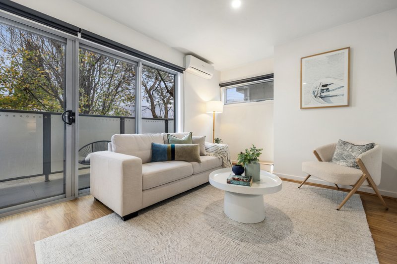 Photo - 2/1424 Centre Road, Clayton South VIC 3169 - Image 2