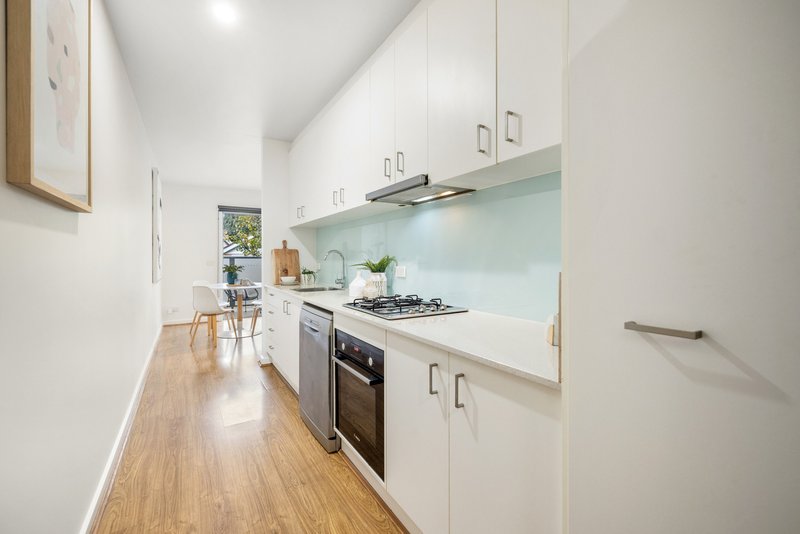 Photo - 2/1424 Centre Road, Clayton South VIC 3169 - Image 3
