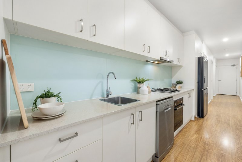 Photo - 2/1424 Centre Road, Clayton South VIC 3169 - Image 4