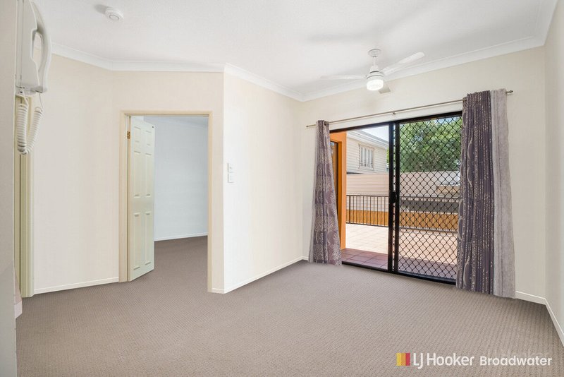 Photo - 2/143 Frank Street, Labrador QLD 4215 - Image 2