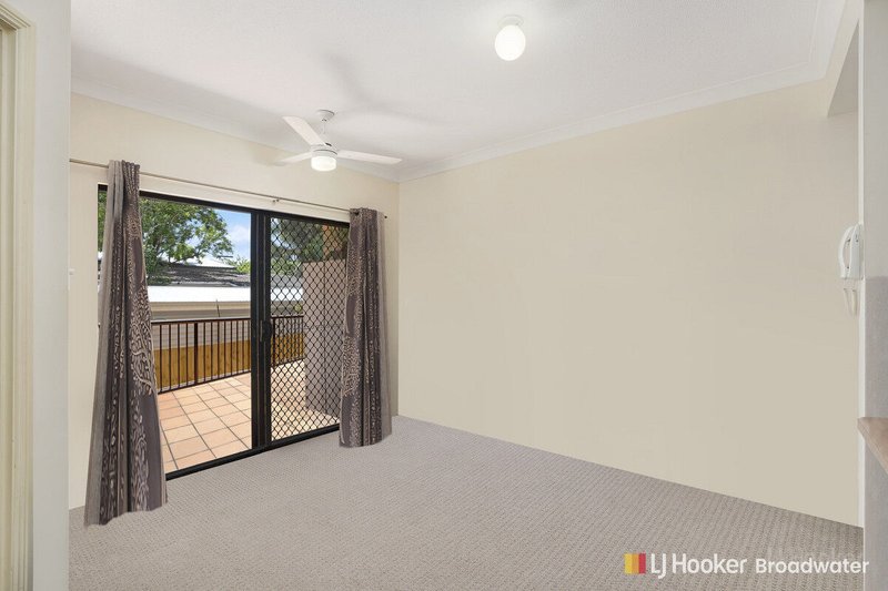 Photo - 2/143 Frank Street, Labrador QLD 4215 - Image 3