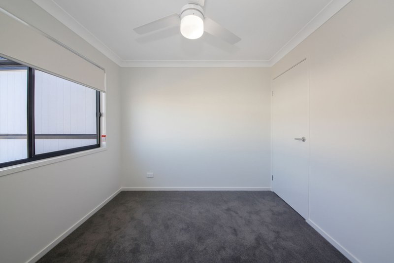 Photo - 2/143 Peverell Street, Hillcrest QLD 4118 - Image 6