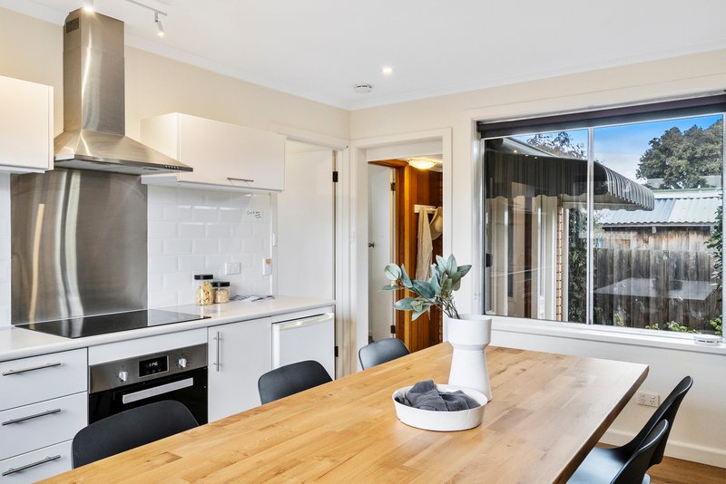 Photo - 2/145 Clarence Street, Howrah TAS 7018 - Image 9