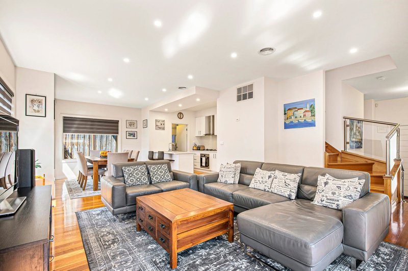 Photo - 2/146 Station Street, Burwood VIC 3125 - Image 3