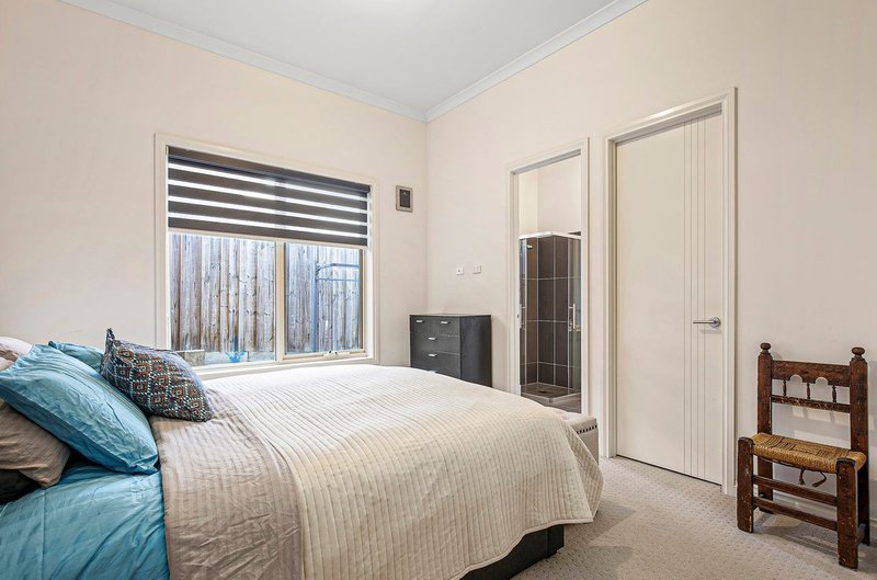 Photo - 2/146 Station Street, Burwood VIC 3125 - Image 5
