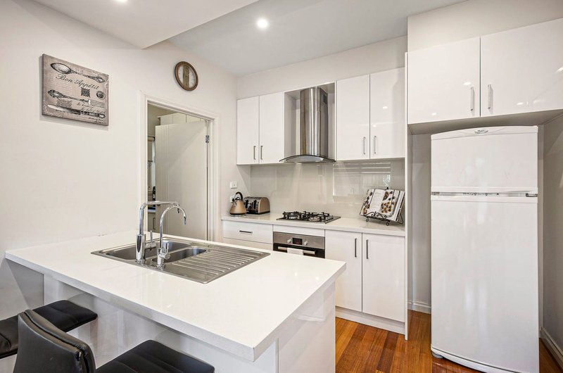 Photo - 2/146 Station Street, Burwood VIC 3125 - Image 7