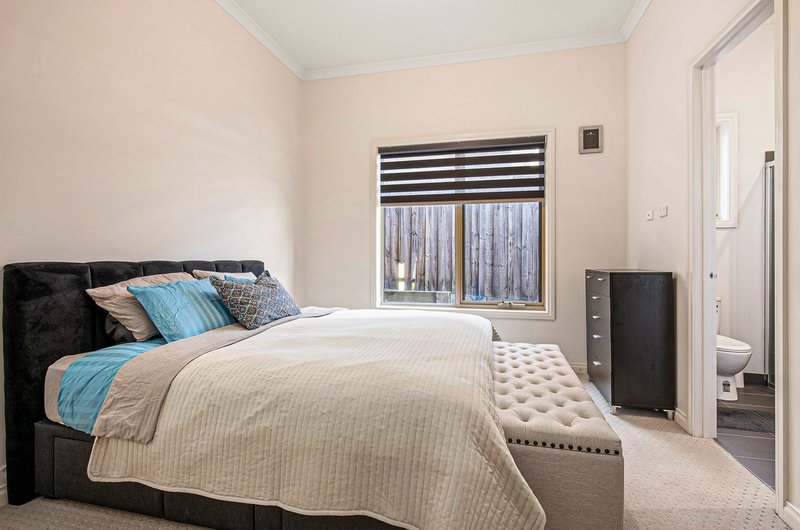 Photo - 2/146 Station Street, Burwood VIC 3125 - Image 8