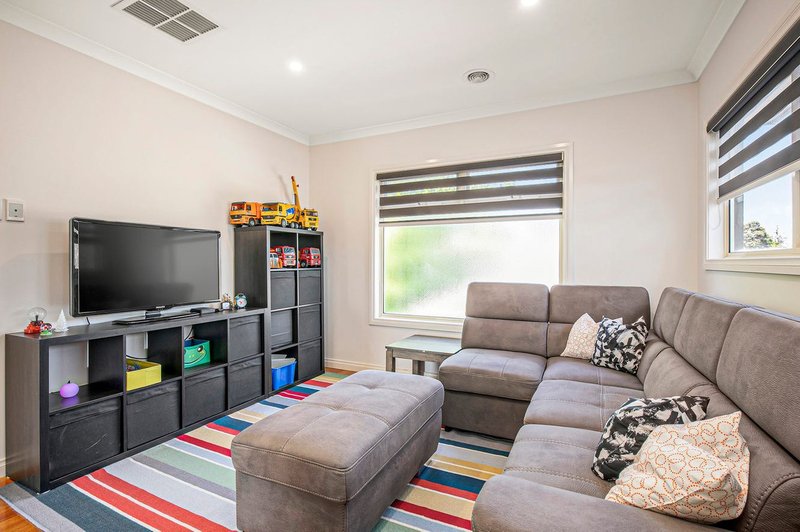 Photo - 2/146 Station Street, Burwood VIC 3125 - Image 10