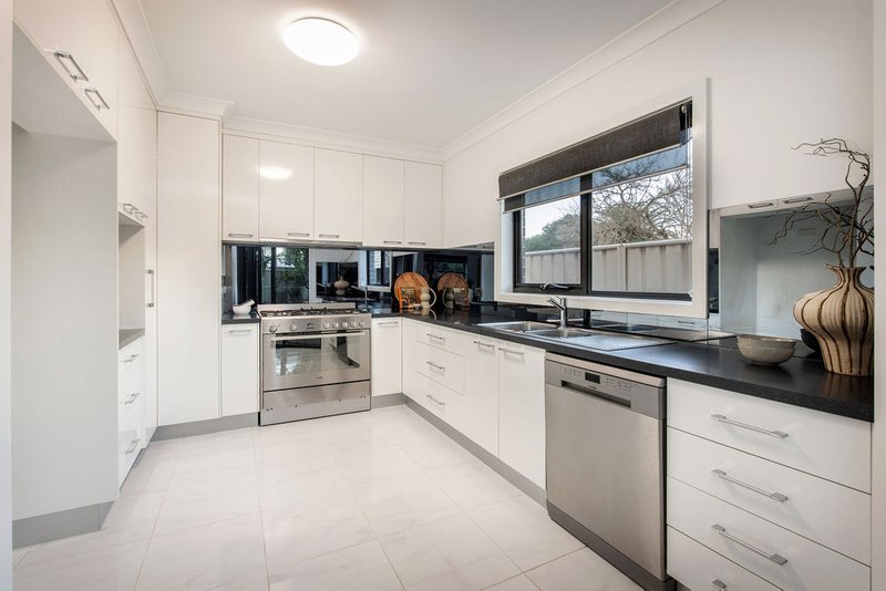 Photo - 2/147 Lawrence Street, Wodonga VIC 3690 - Image 7