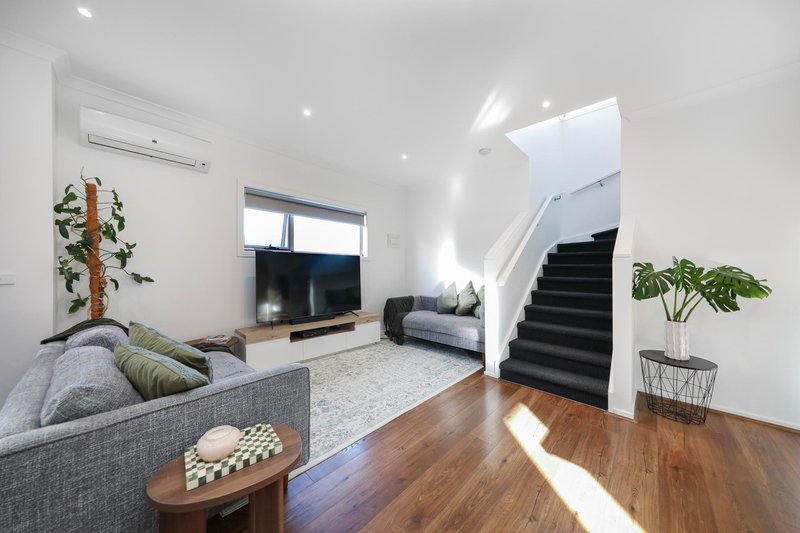 Photo - 2/147 Mason Street, Newport VIC 3015 - Image 3