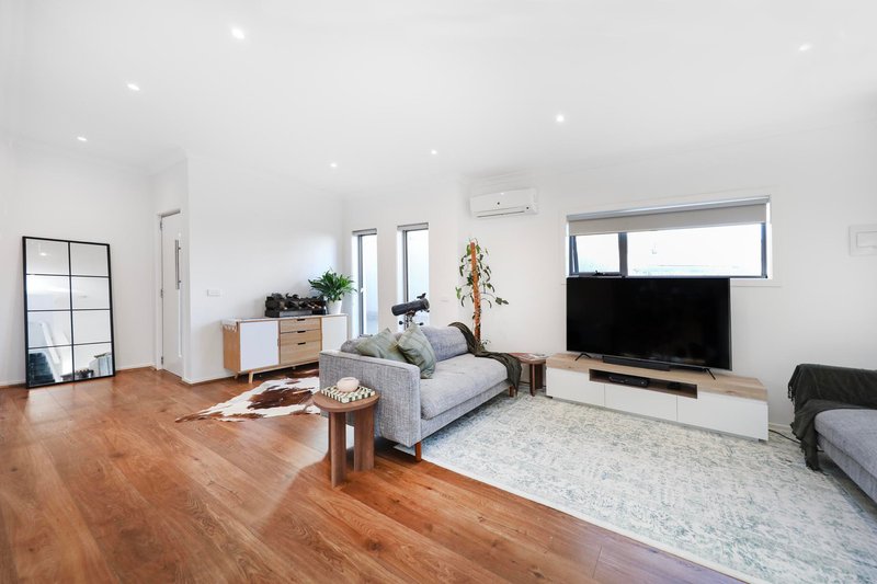 Photo - 2/147 Mason Street, Newport VIC 3015 - Image 4