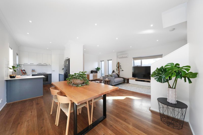 Photo - 2/147 Mason Street, Newport VIC 3015 - Image 5
