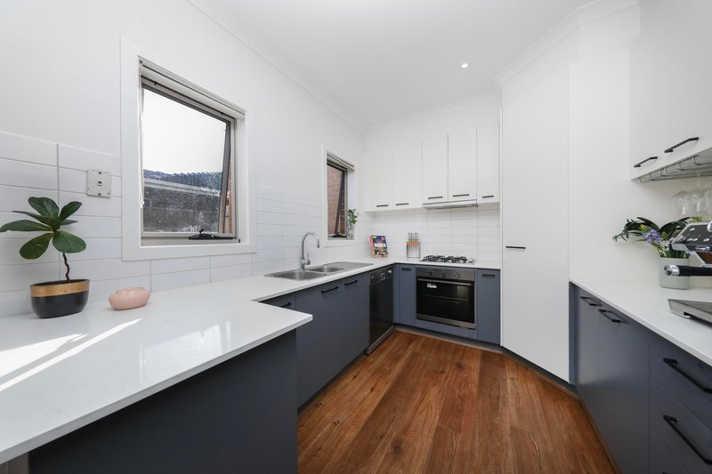 Photo - 2/147 Mason Street, Newport VIC 3015 - Image 6