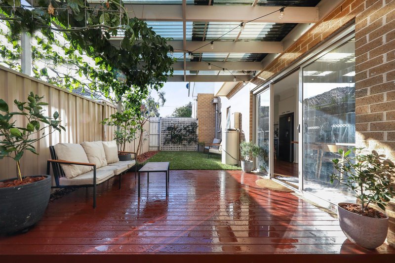 Photo - 2/147 Mason Street, Newport VIC 3015 - Image 11
