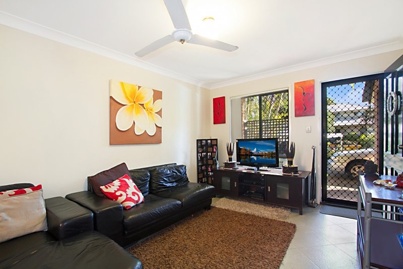 Photo - 2/148 Kennedy Drive, Tweed Heads West NSW 2485 - Image 2