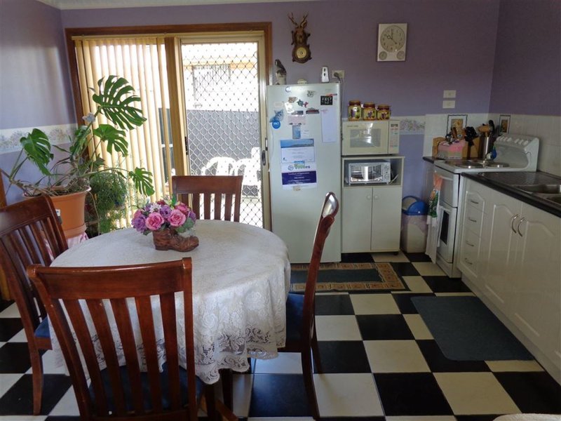 Photo - 2/148 Middle Road, Miandetta TAS 7310 - Image 2