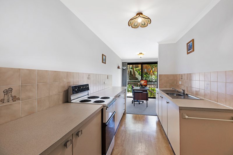 Photo - 2/15-17 Auld Street, Terrigal NSW 2260 - Image 4