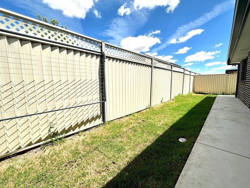 Photo - 2/15-17 Warral Road, Tamworth NSW 2340 - Image 6