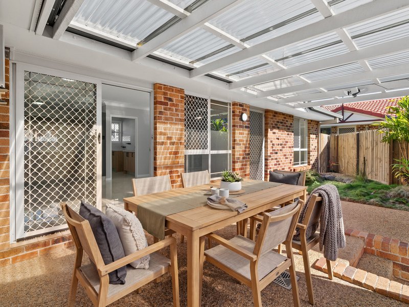 Photo - 2/15-19 Burnett Street, Wellington Point QLD 4160 - Image 2