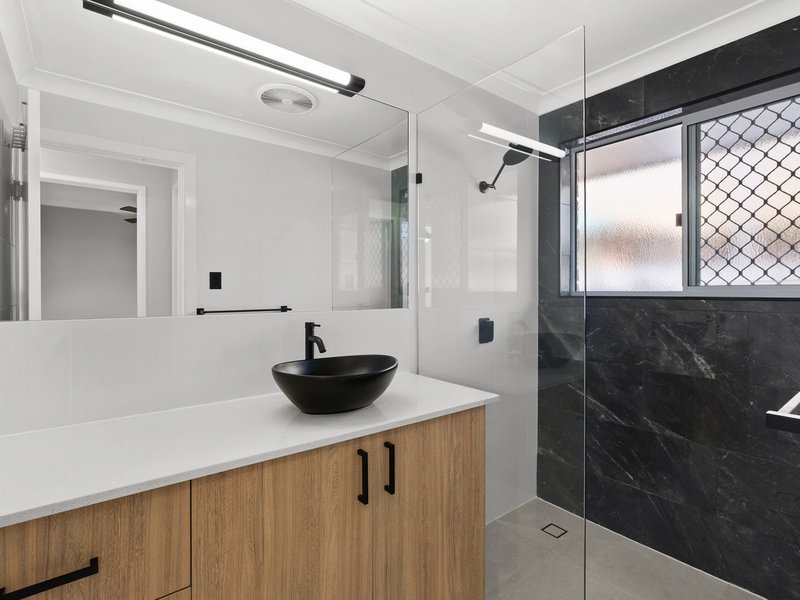 Photo - 2/15-19 Burnett Street, Wellington Point QLD 4160 - Image 9