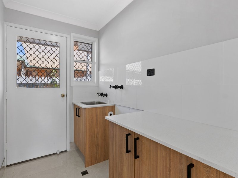 Photo - 2/15-19 Burnett Street, Wellington Point QLD 4160 - Image 11