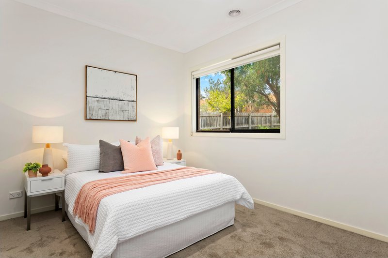 Photo - 2/15 Batesford Road, Chadstone VIC 3148 - Image 6