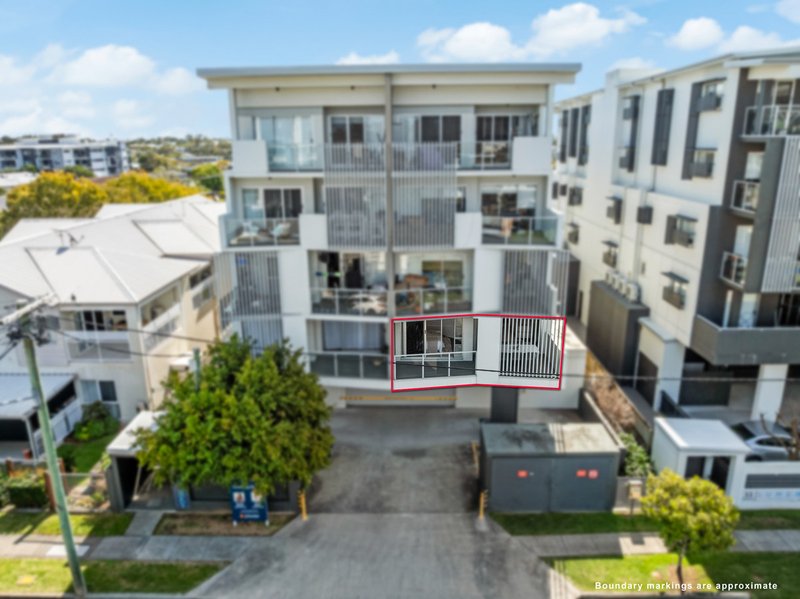 Photo - 2/15 Besham Parade, Wynnum QLD 4178 - Image 2