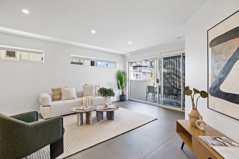 Photo - 2/15 Besham Parade, Wynnum QLD 4178 - Image 10